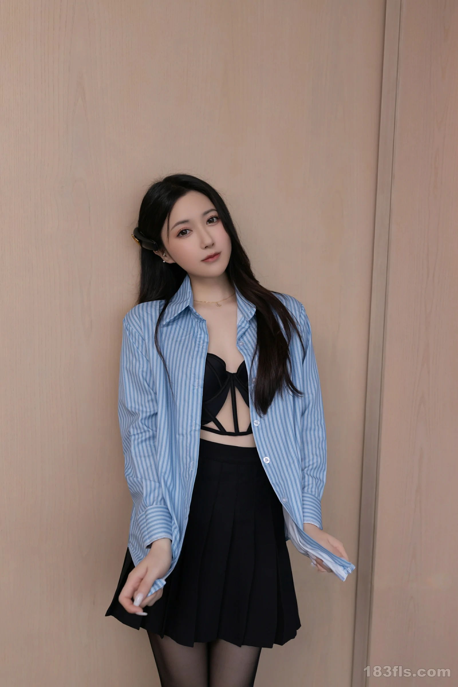 xiuren秀人网福利鱼子酱Fish大尺度私拍无码流出校园少女